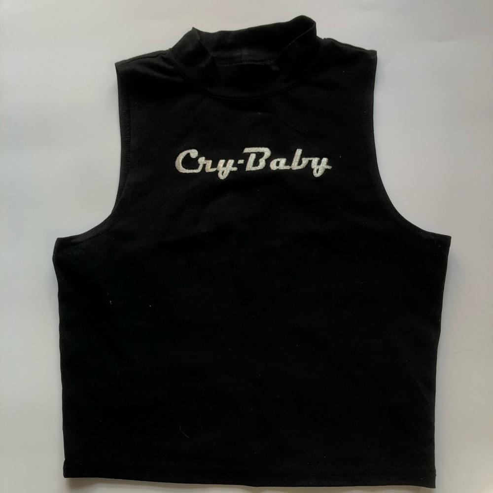 black sleeveless crop top